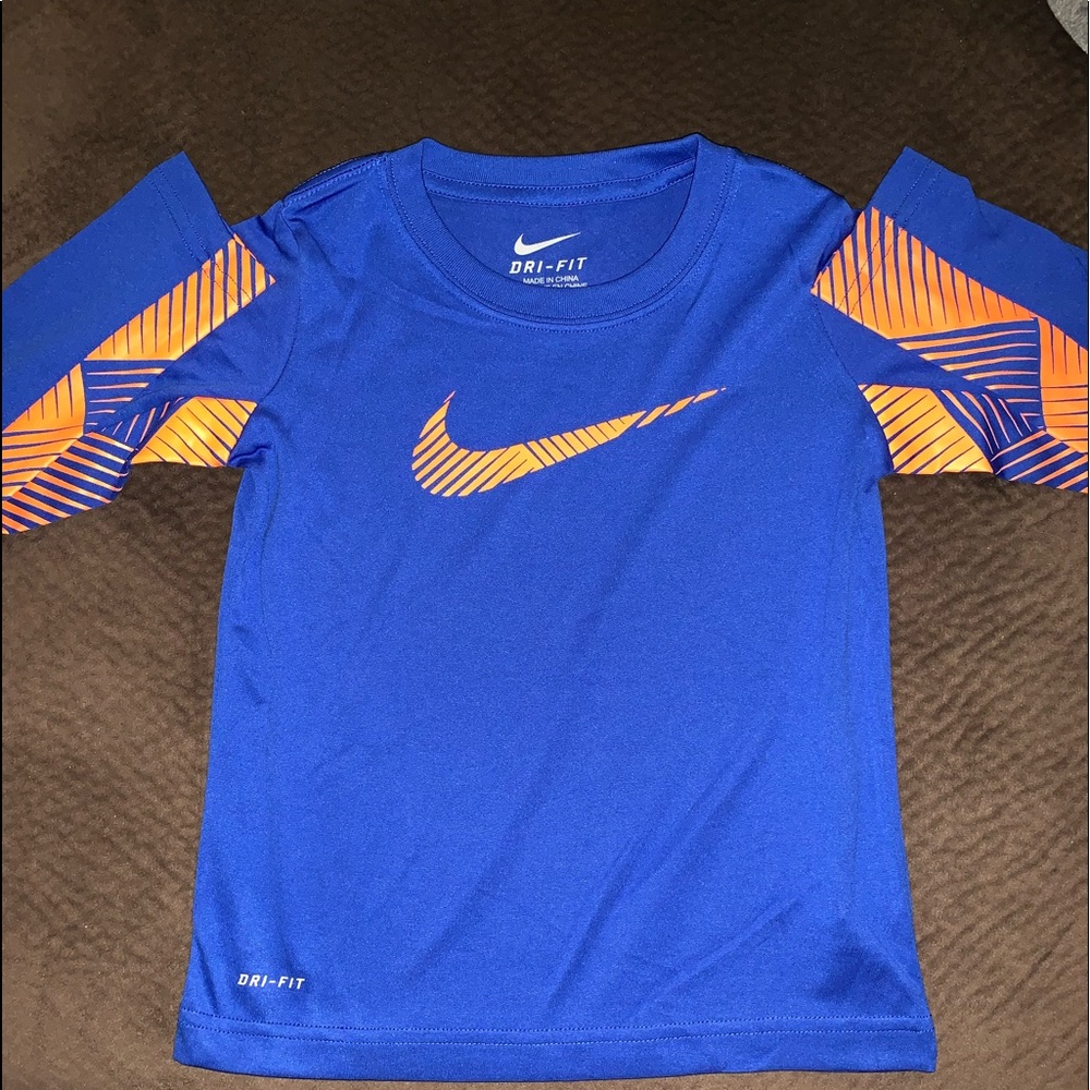 Boys Nike long sleeve athletic tee!